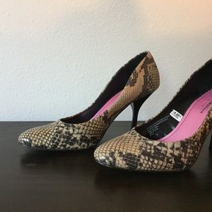 Isaac Mizrahi Leather Riley Heels